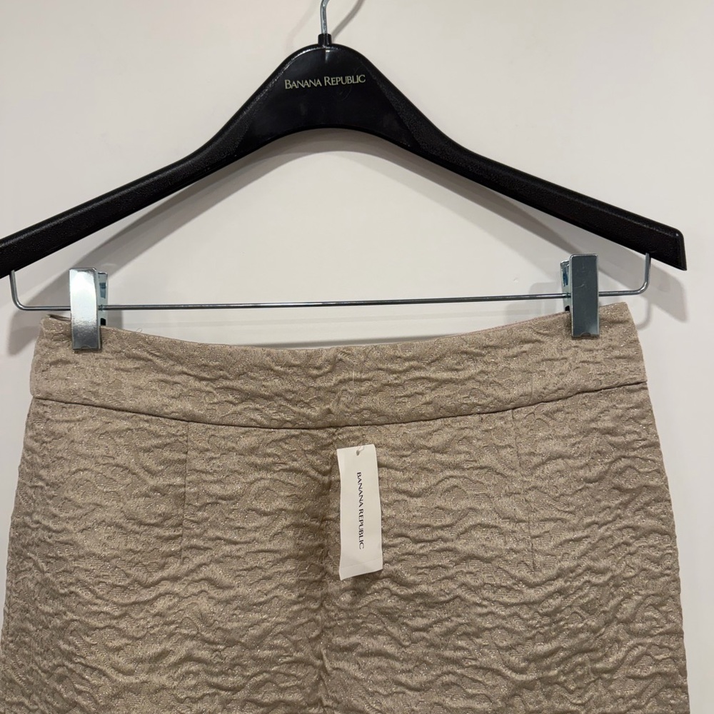 Banana Republic Jacquard Gold Shimmer Pencil Skirt. - Picture 2 of 10